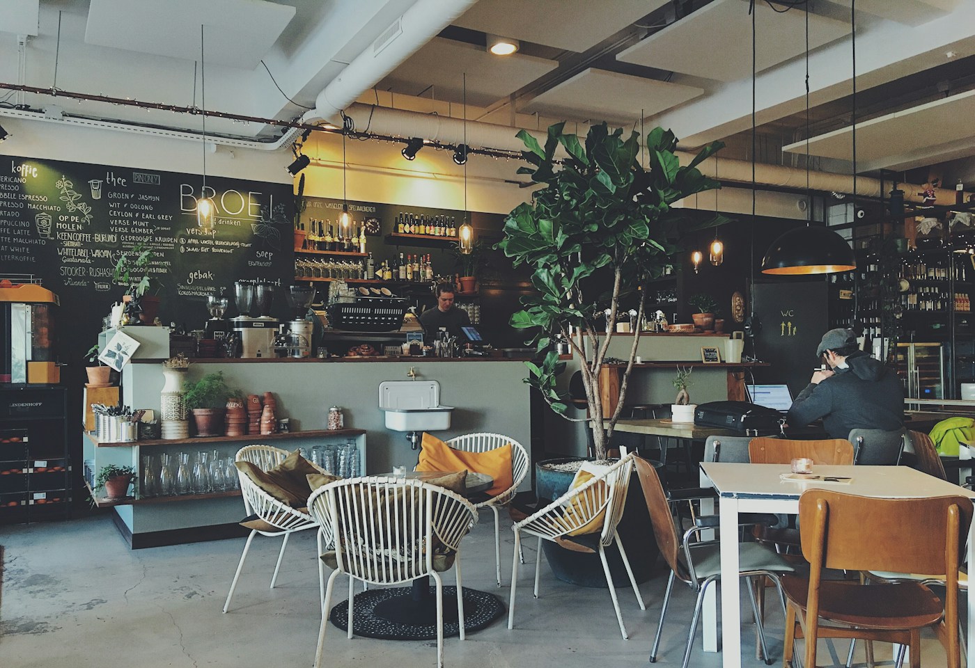 Stimmungsbild eines gemütlichen Cafés